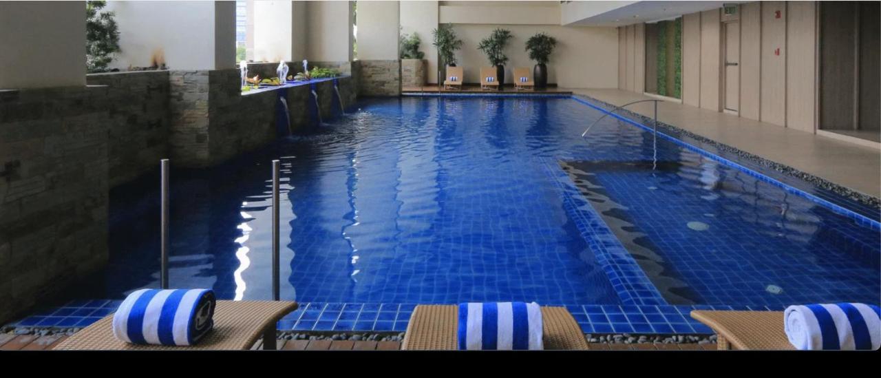 One Bedroom Apartment With Netflix At Greenbelt Makati Manilla Buitenkant foto
