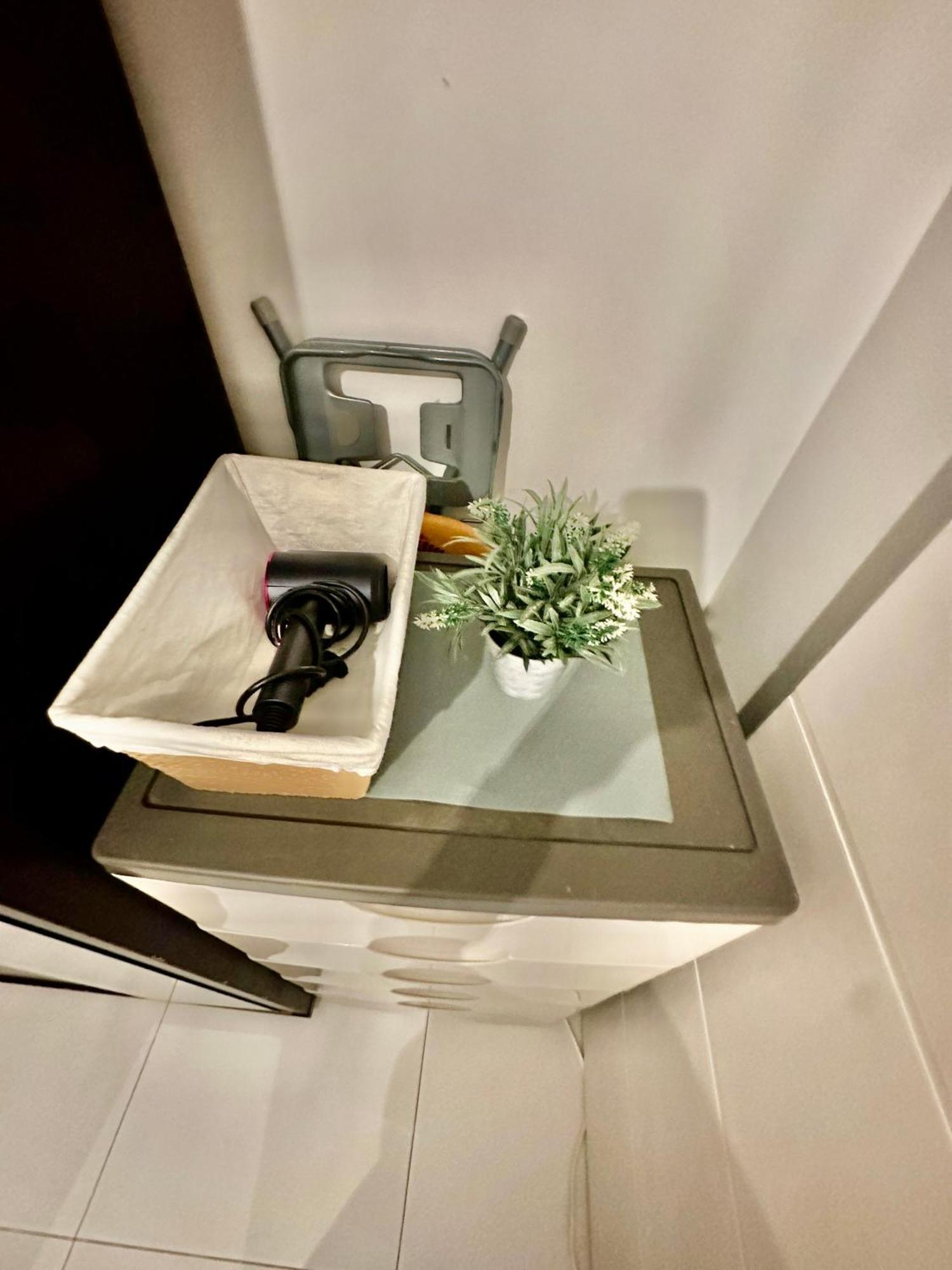 One Bedroom Apartment With Netflix At Greenbelt Makati Manilla Buitenkant foto